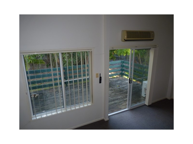14 Skinner Crescent, Urangan QLD 4655