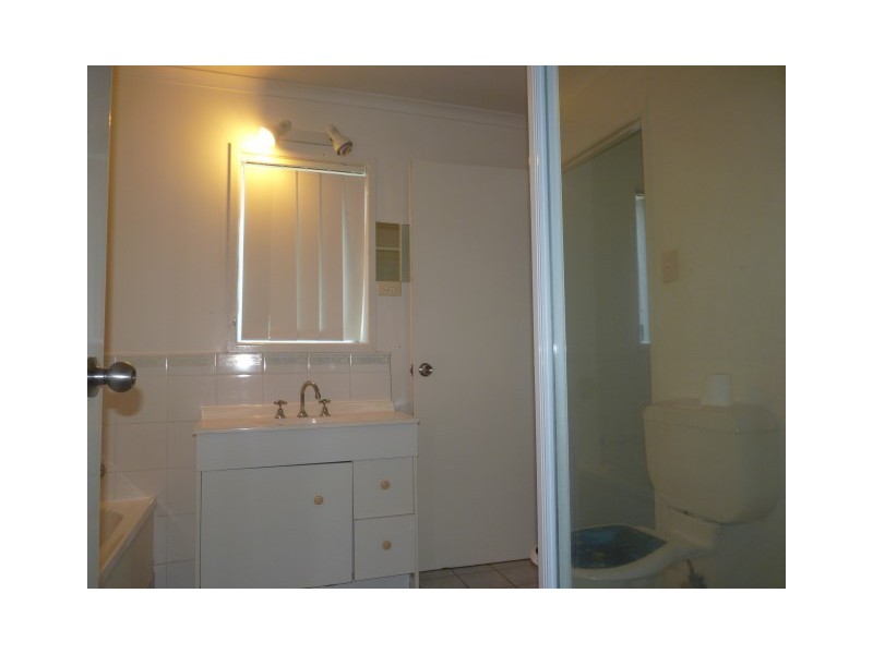 14 Skinner Crescent, Urangan QLD 4655
