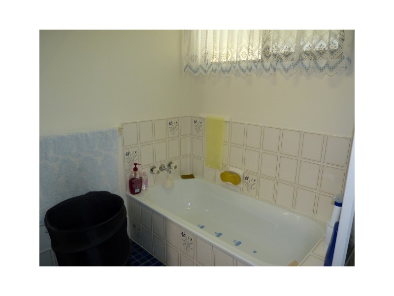 7 Pebble Court, Torquay QLD 4655