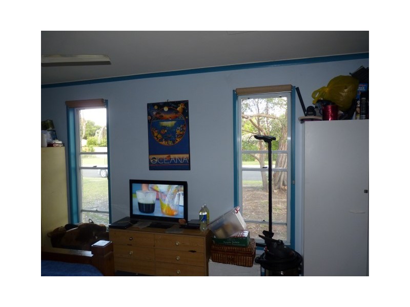 25 William Street, Urangan QLD 4655