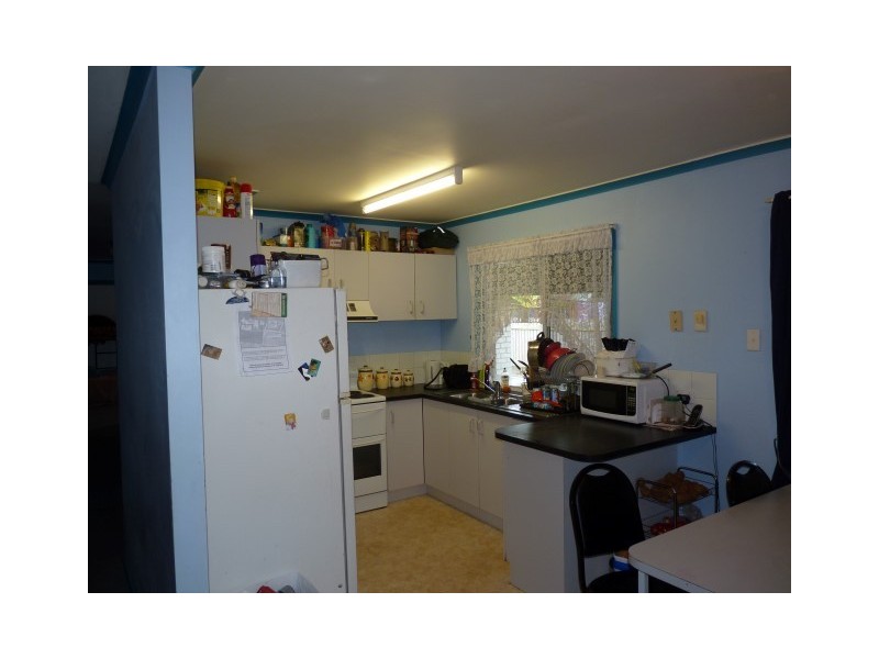25 William Street, Urangan QLD 4655