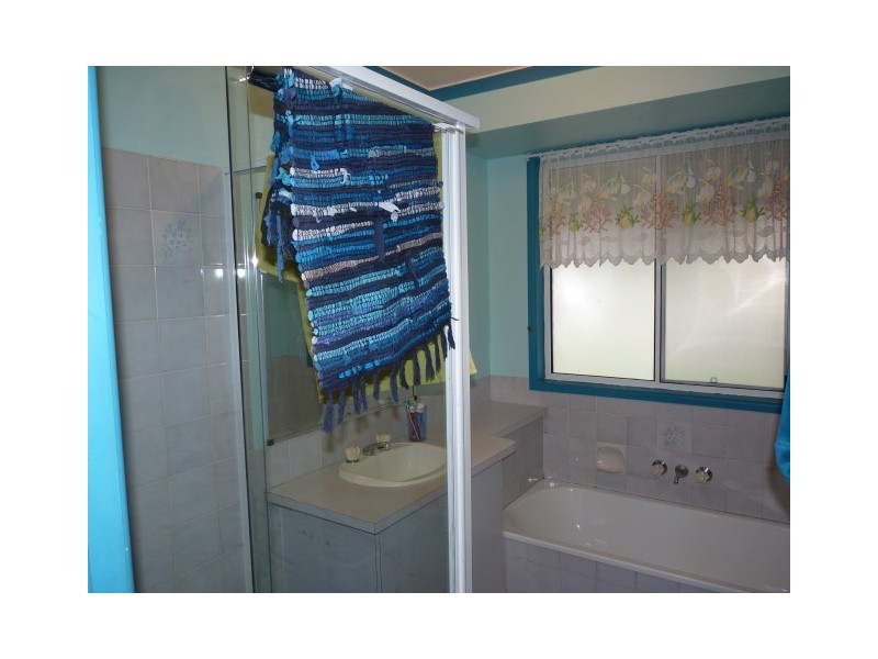 25 William Street, Urangan QLD 4655