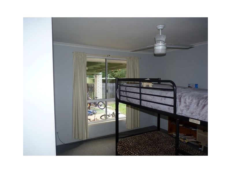 25 William Street, Urangan QLD 4655
