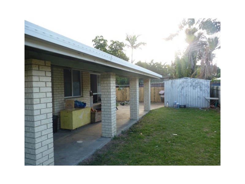 25 William Street, Urangan QLD 4655