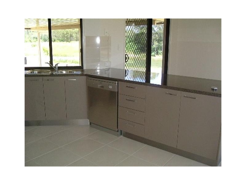 30 Spinnaker Drive, Point Vernon QLD 4655