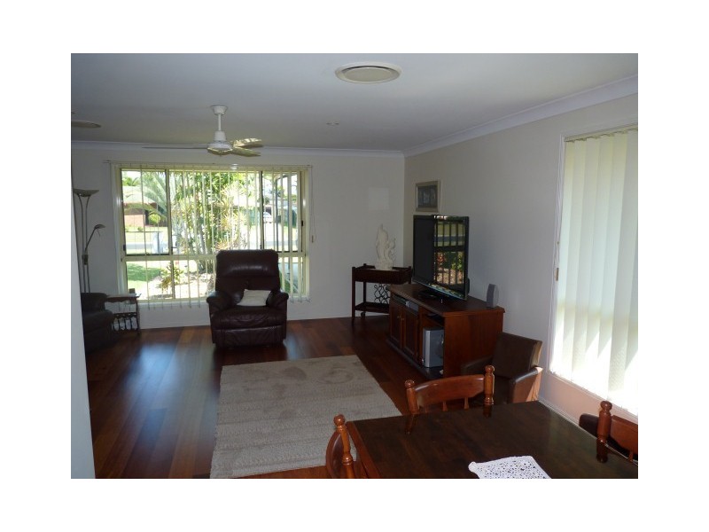 5 Figbird Close, Eli Waters QLD 4655