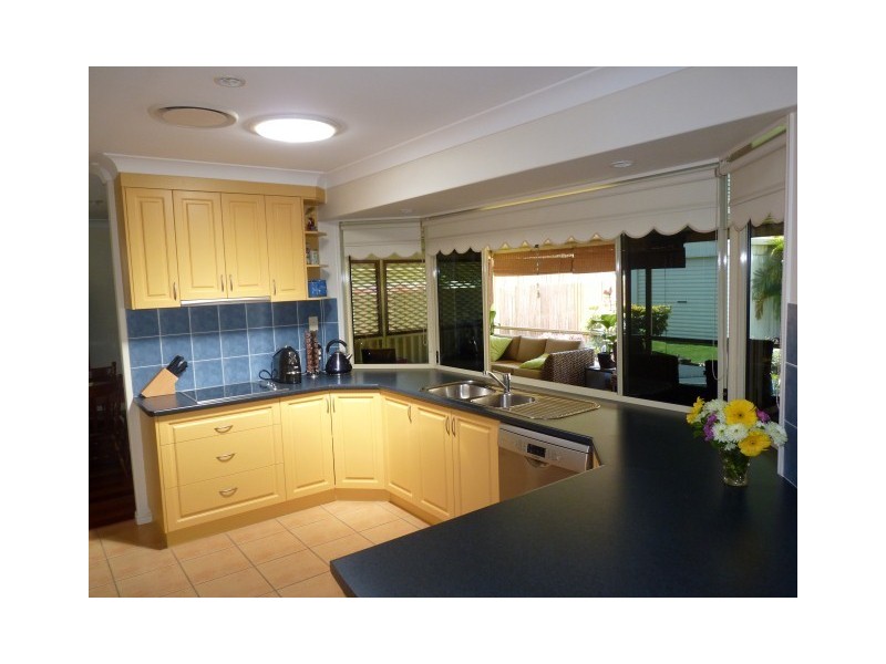 5 Figbird Close, Eli Waters QLD 4655