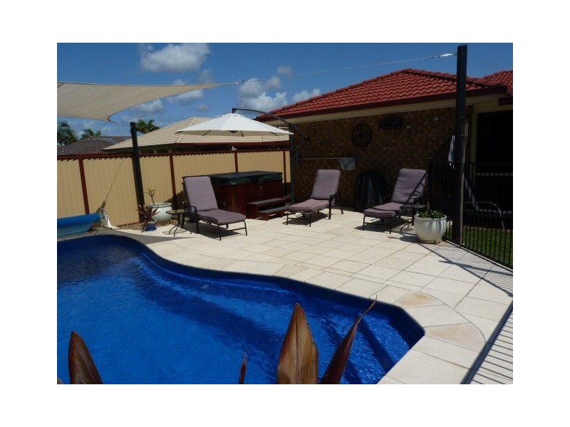 5 Figbird Close, Eli Waters QLD 4655