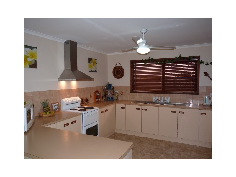 2 Sandalan Way, Urangan QLD 4655