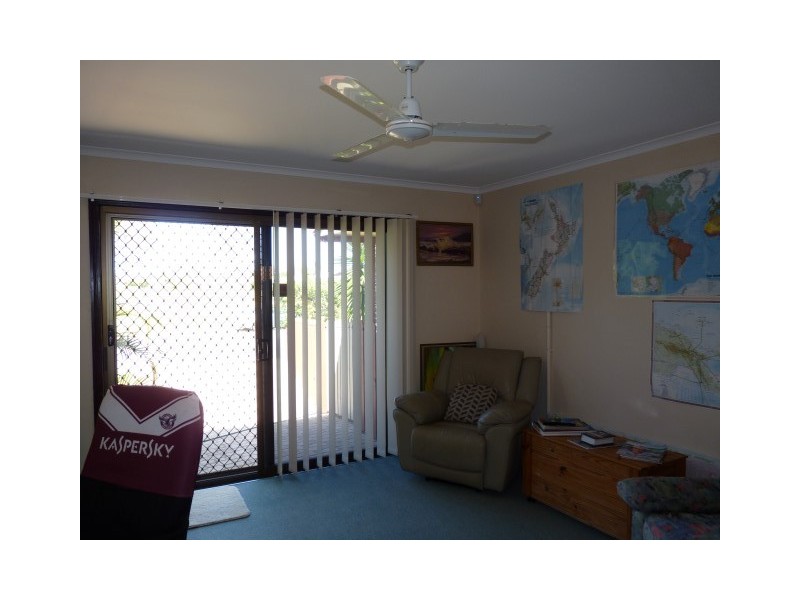 2 Sandalan Way, Urangan QLD 4655