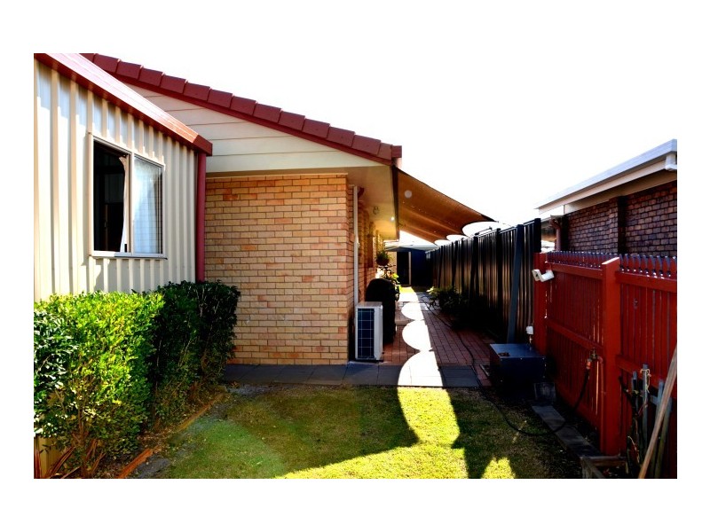 2 Sandalan Way, Urangan QLD 4655