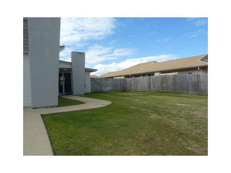 3 Bushlark Avenue, Eli Waters QLD 4655