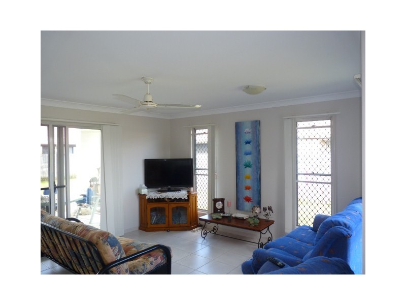 3 Bushlark Avenue, Eli Waters QLD 4655