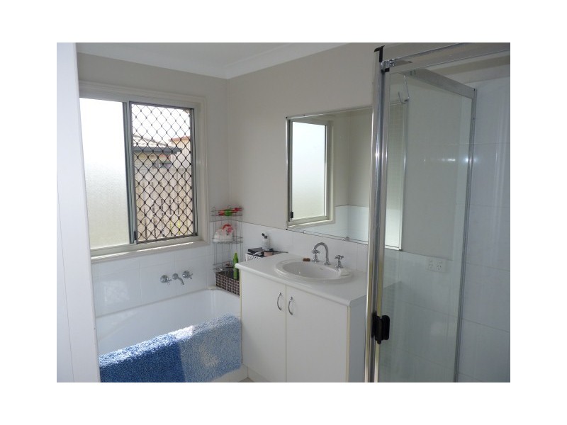 3 Bushlark Avenue, Eli Waters QLD 4655