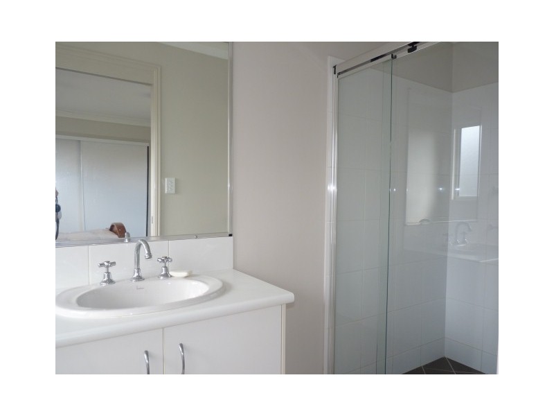 3 Bushlark Avenue, Eli Waters QLD 4655