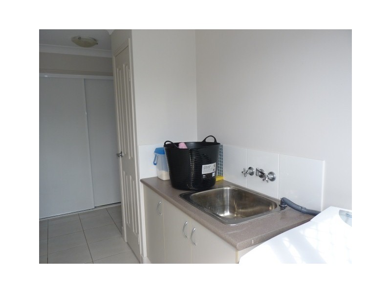 3 Bushlark Avenue, Eli Waters QLD 4655