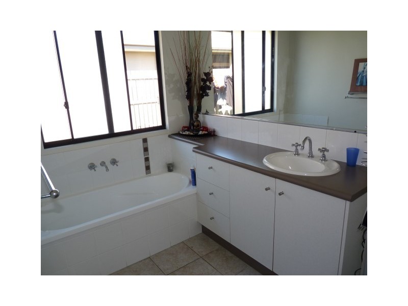 6 Dundee Drive, Kawungan QLD 4655