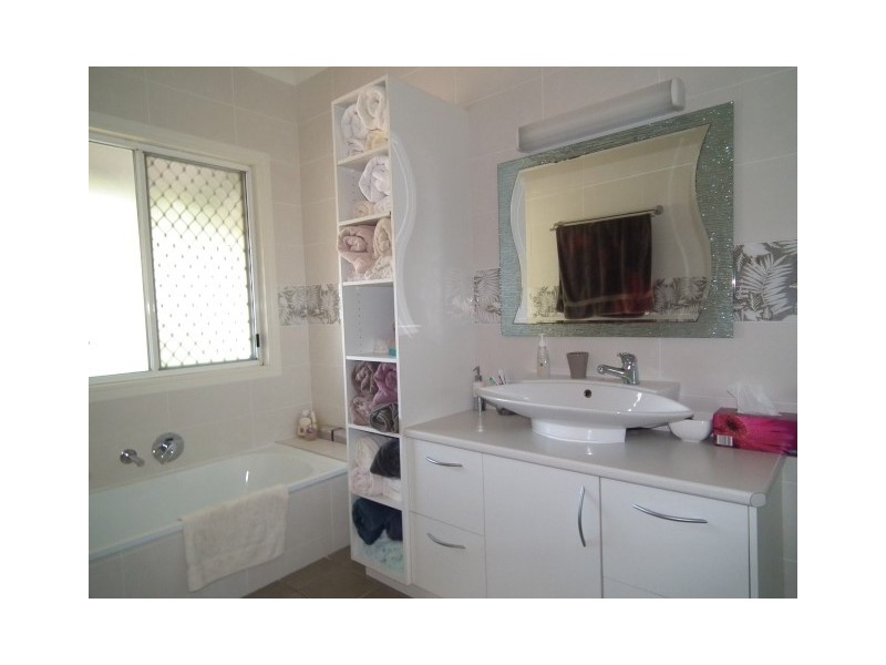 8 Washington Drive, Wondunna QLD 4655