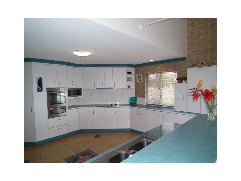 16 Sovereign Court, Urraween QLD 4655