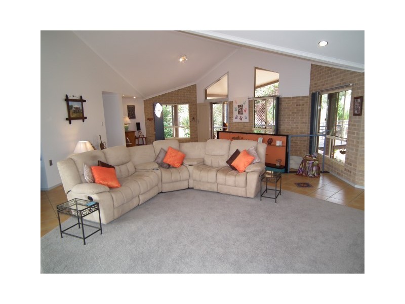 16 Sovereign Court, Urraween QLD 4655