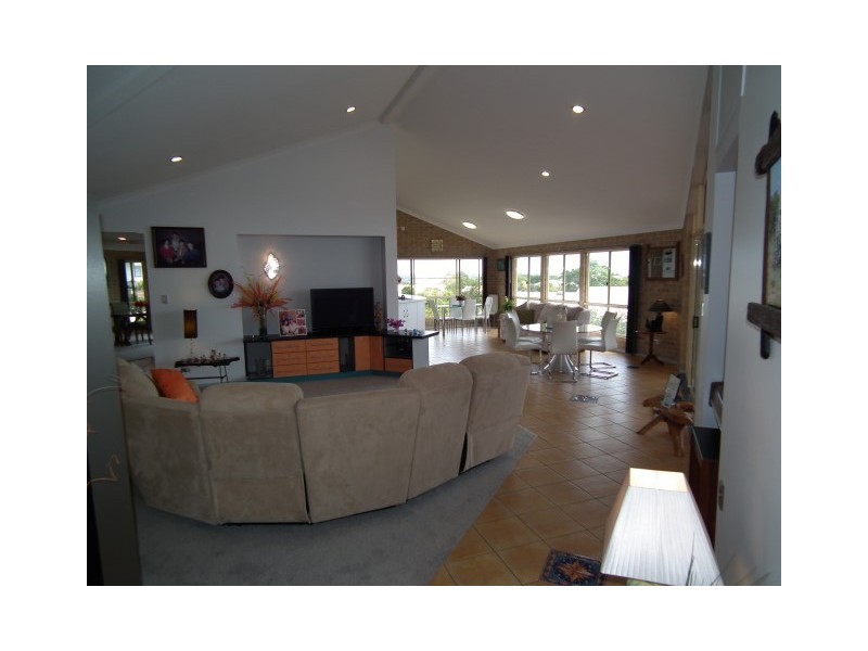 16 Sovereign Court, Urraween QLD 4655