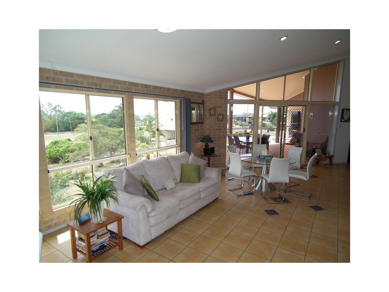 16 Sovereign Court, Urraween QLD 4655
