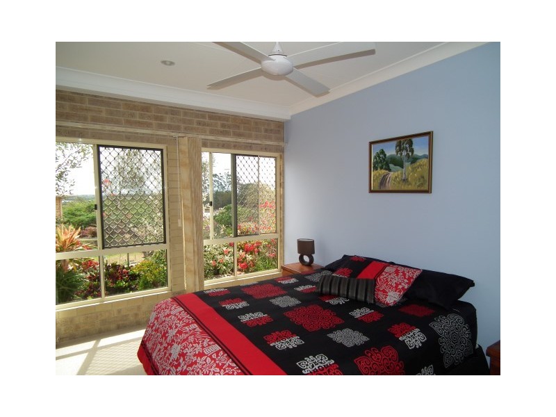 16 Sovereign Court, Urraween QLD 4655