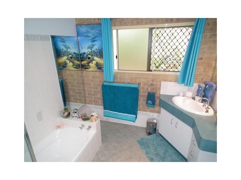 16 Sovereign Court, Urraween QLD 4655