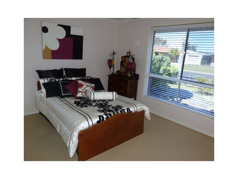 24 Michelle Drive, Point Vernon QLD 4655