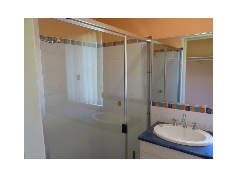 2 Montrose Close, Point Vernon QLD 4655