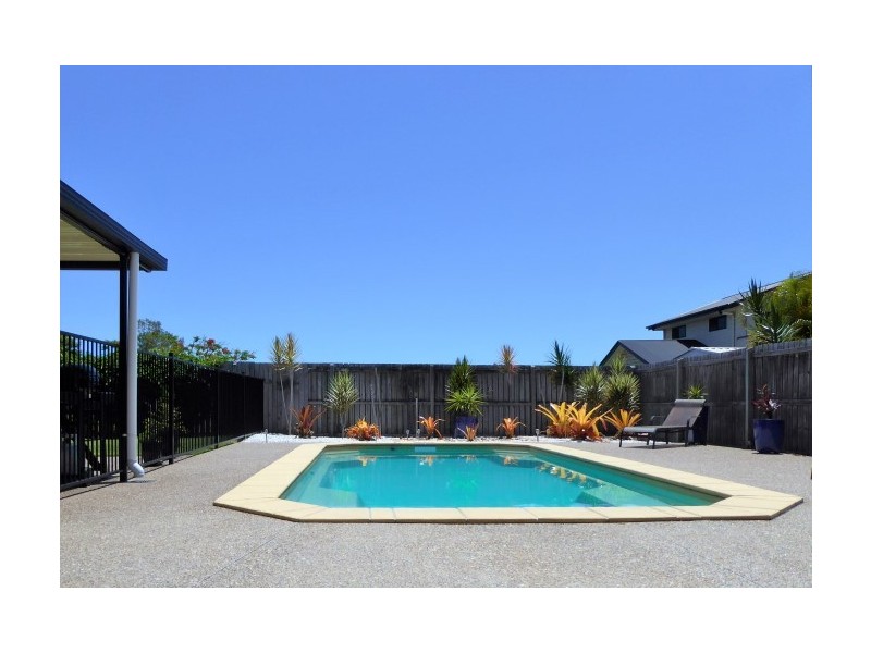 5 Sonder Street, Urangan QLD 4655