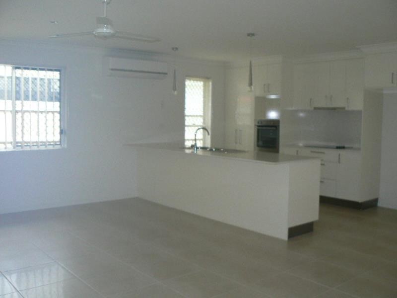 34 Pembridge Cct, Urraween QLD 4655