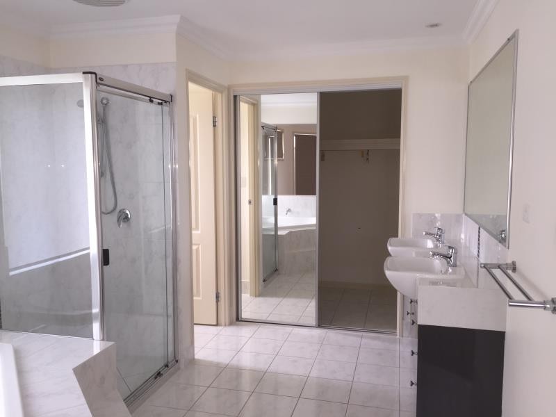 61 Parklands Blvd, Wondunna QLD 4655