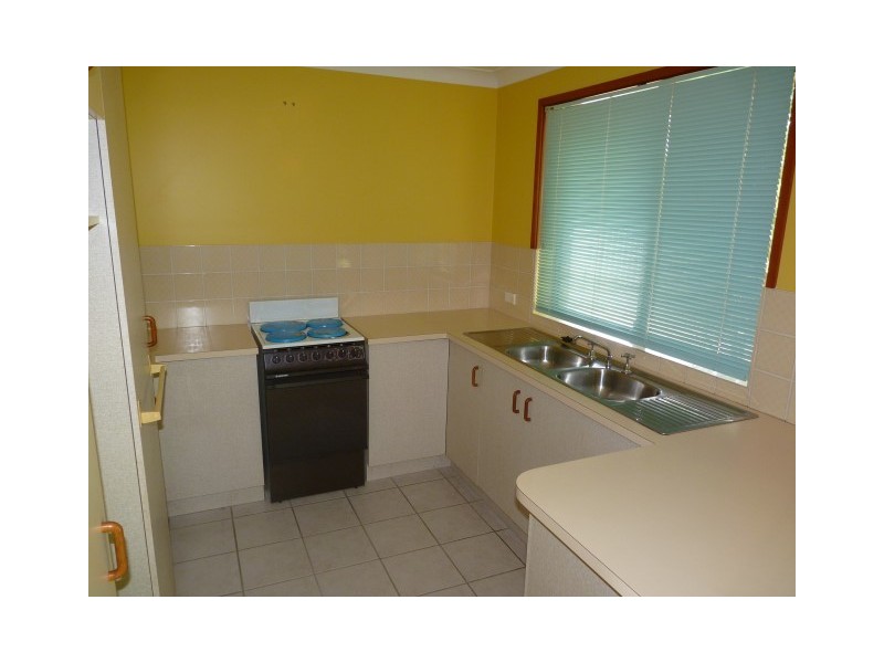 10 Pebble Court, Torquay QLD 4655