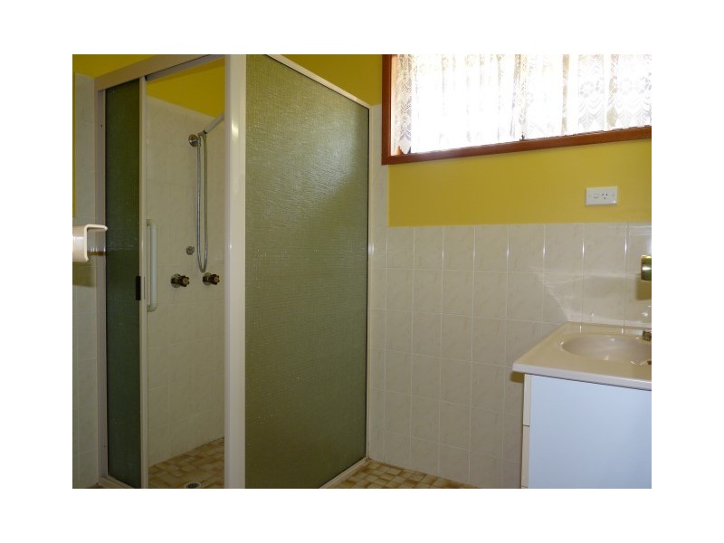 10 Pebble Court, Torquay QLD 4655