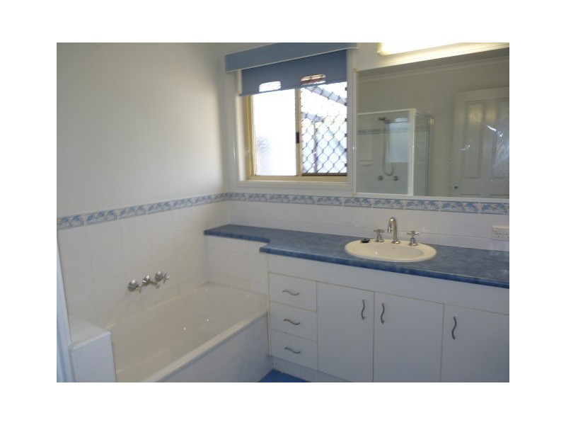 41 Michelle Drive, Point Vernon QLD 4655