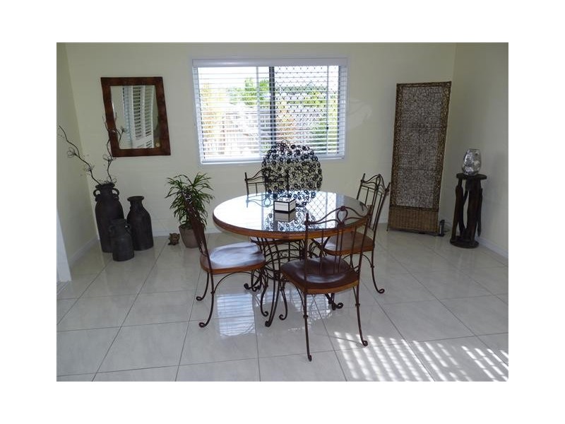 2 Cambridge Way, Urraween QLD 4655