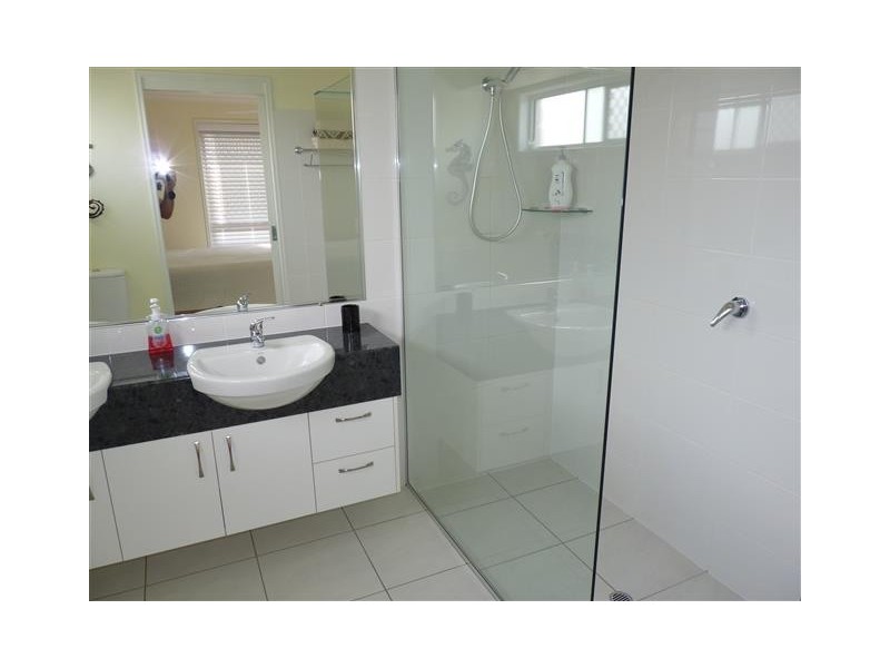 2 Cambridge Way, Urraween QLD 4655