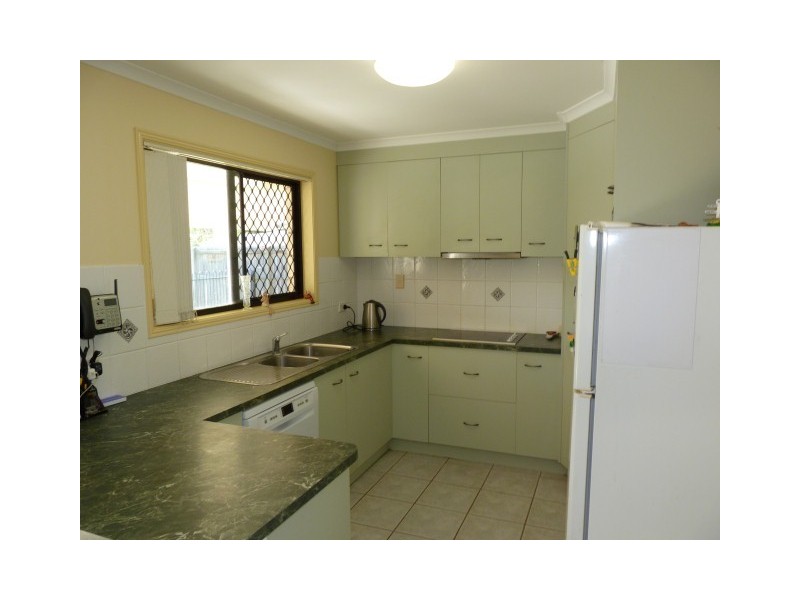 10 Kirton Road, Point Vernon QLD 4655