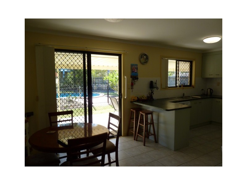 10 Kirton Road, Point Vernon QLD 4655