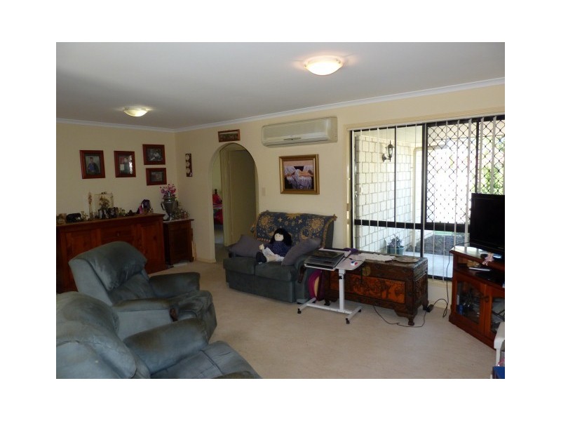 10 Kirton Road, Point Vernon QLD 4655