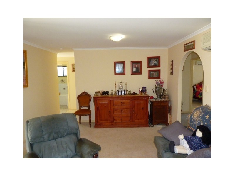 10 Kirton Road, Point Vernon QLD 4655