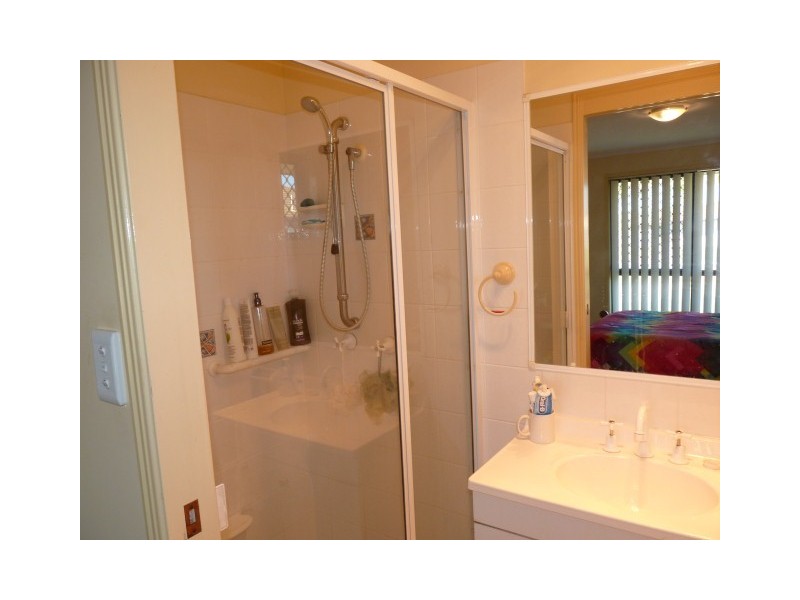 10 Kirton Road, Point Vernon QLD 4655