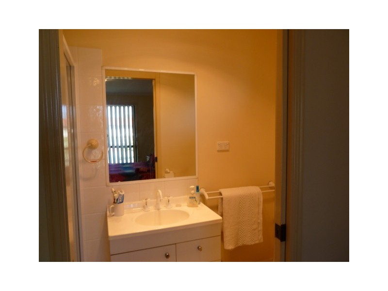 10 Kirton Road, Point Vernon QLD 4655