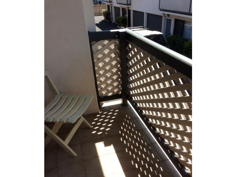 1/10 McKean Rd, Scarness QLD 4655