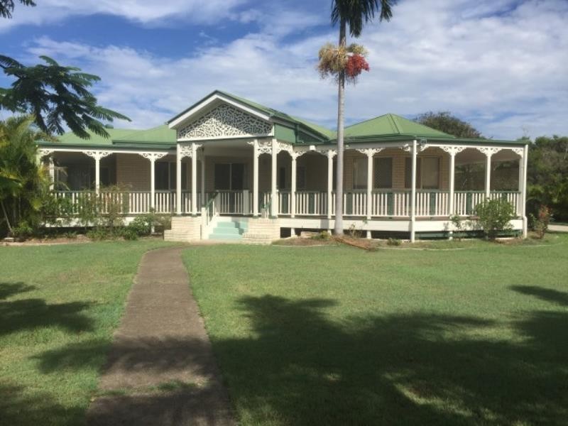 11 Moolyyir Street, Urangan QLD 4655