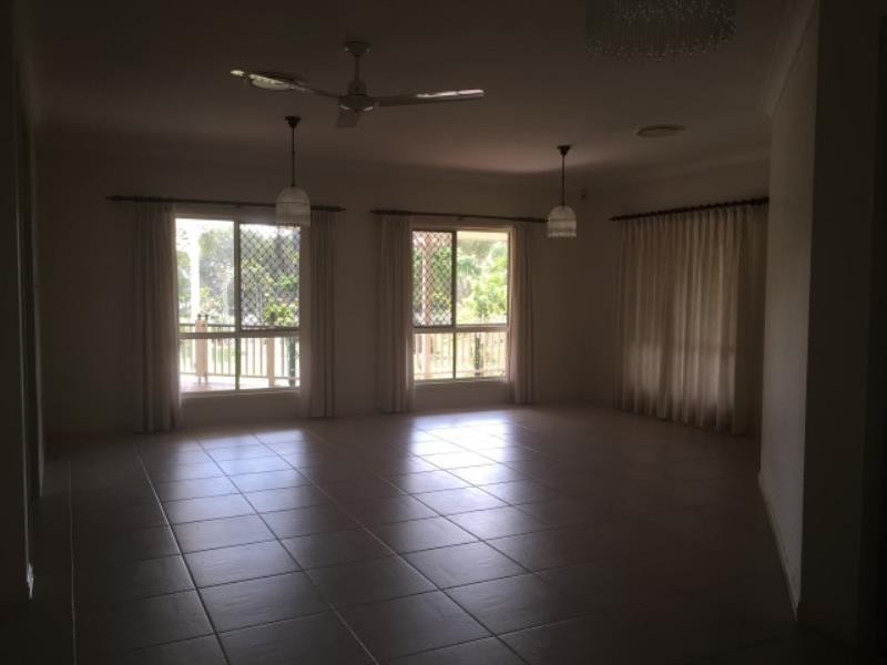 11 Moolyyir Street, Urangan QLD 4655