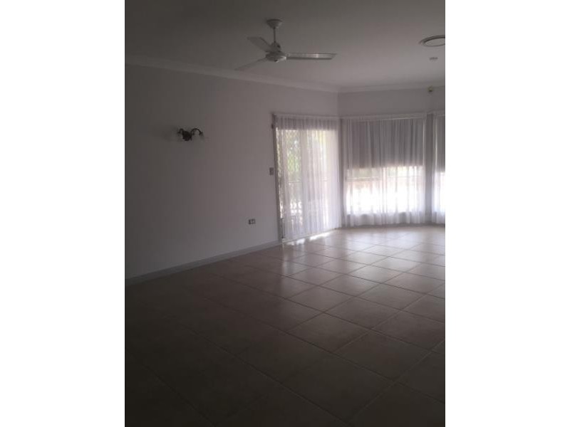 11 Moolyyir Street, Urangan QLD 4655