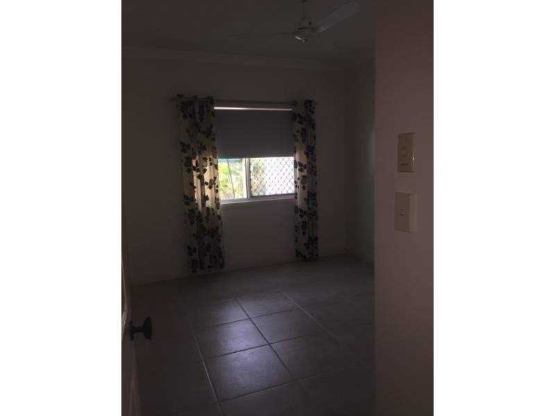 11 Moolyyir Street, Urangan QLD 4655