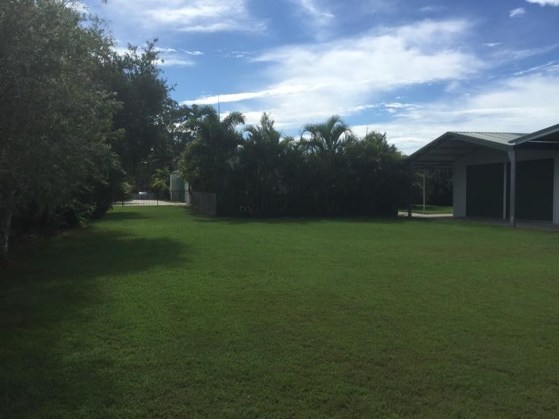 11 Moolyyir Street, Urangan QLD 4655